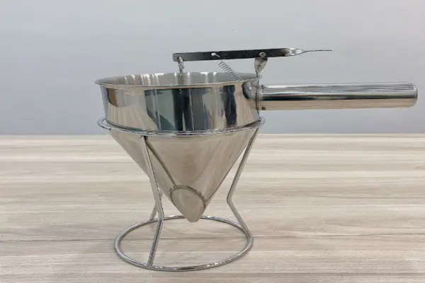 Sản phẩm phễu rót bột